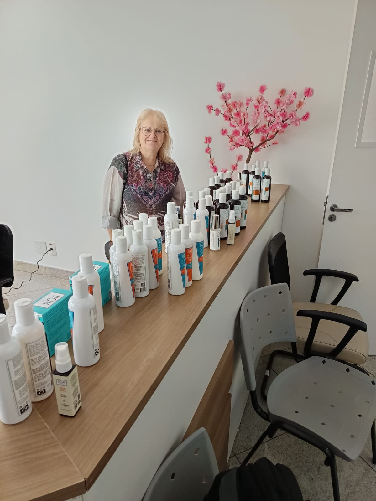 Transformação de Beleza no HC! ASHC e DOM Shampoo Juntas pelo Bem-Estar das Colaboradoras